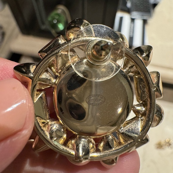 Chanel B19 k earrings, the ones JLO wore at inauguration day! - Picture 2 of 7